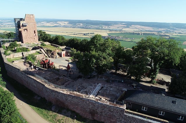 Bild: Blick auf die Ausgrabungen auf der Kyffh&auml;user Oberburg 