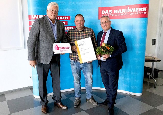 Bild: Das Baugesch&auml;ft B&auml;rwinkel aus Gro&szlig;enehrich gewinnt Award 2024