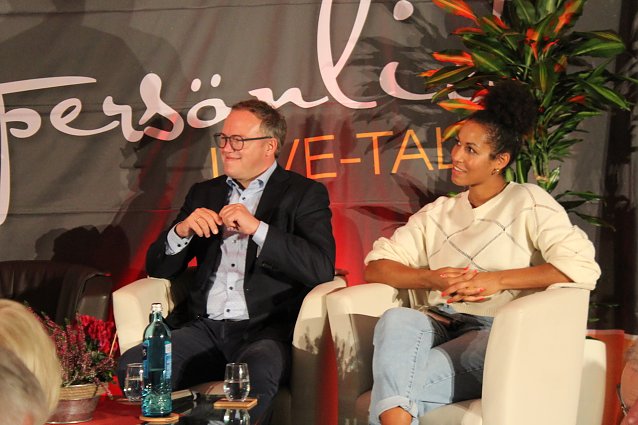 Bild: Mario Voigt und Mariama Jamanka am&uuml;sierten sich offensichtlich pr&auml;chtig