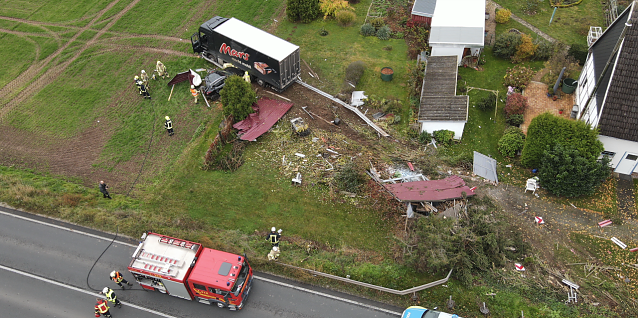 Bild: Schwerer Unfall auf der B4