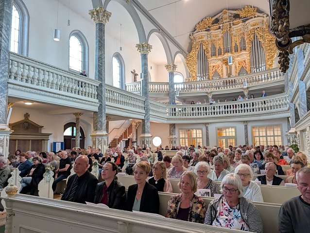 Bild: Der &Ouml;kumenische Festgottesdienst war mit &uuml;ber 300 Besuchern sehr gut besucht