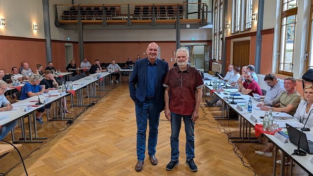 Bild: m Rahmen der Stadtratssitzung am vergangenen Donnerstag wurde Detlef Schulze als Werksleiter des Bauhofes verabschiede