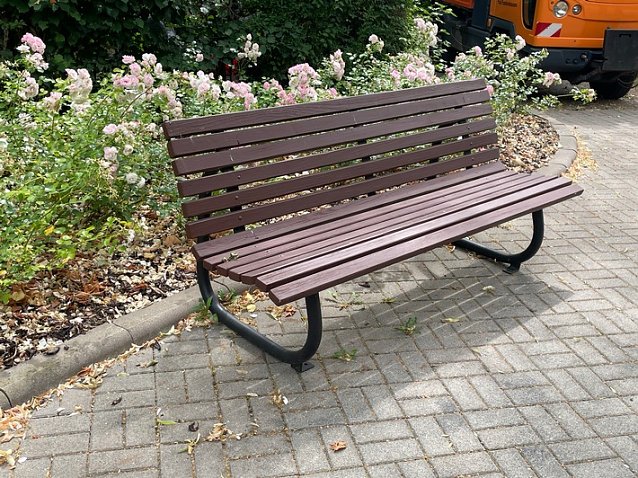 Bild: B&auml;nke von Friedhof entwendet