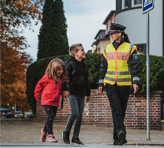 Bild: Am Montag startet das neue Schuljahr, die Polizei bittet Verkehrsteilnehmer um mehr Aufmerksamkeit und wird verst&auml;rkt kontrollieren