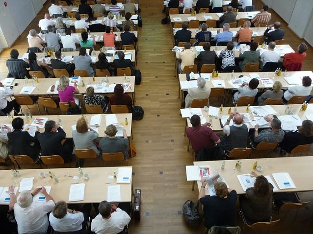 Bild: Konferiert