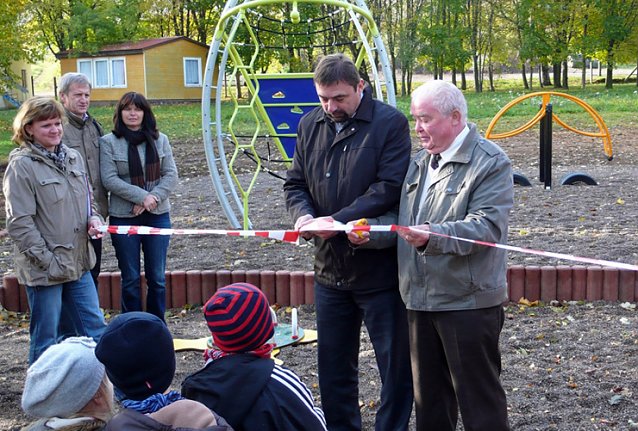 Bild: Neuer Spielplatz eingeweiht