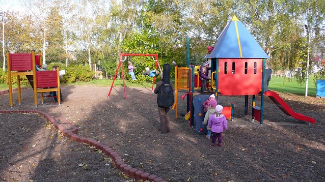 Bild: Neuer Spielplatz eingeweiht