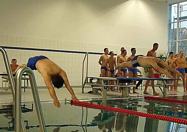 Bild: 24 Stunden Schwimmen begonnen