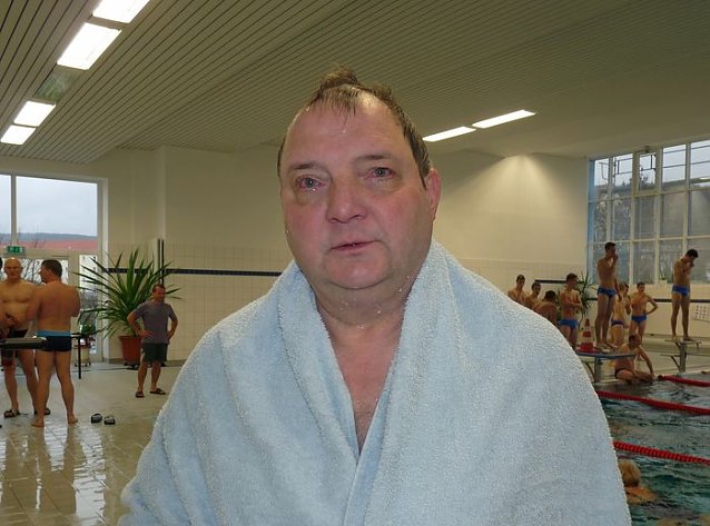 Bild: 24 Stunden Schwimmen begonnen