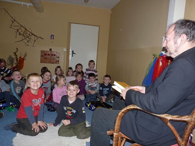 Bild: Manfred Scherer beim Vorlesen