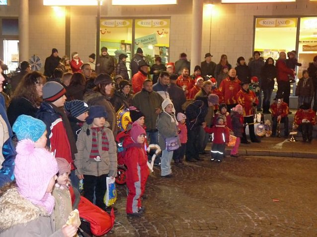 Bild: Laternenumzug und Feuerschau