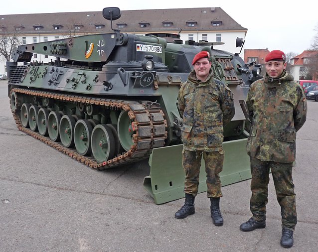 Bild: Bergepanzer zum Schneer&auml;umen?
