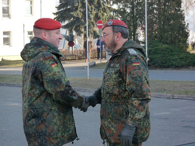 Bild: Verabschiedungsappell S&uuml;ss und Liebau