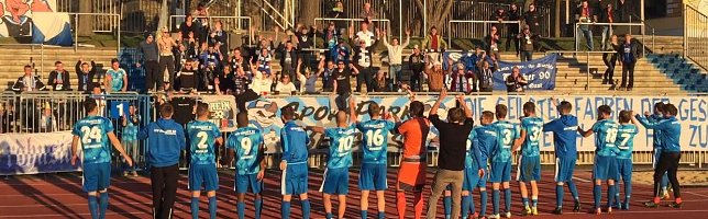 Bild: Dank an die mitgereisten Fans f&uuml;r die Unterst&uuml;tzung