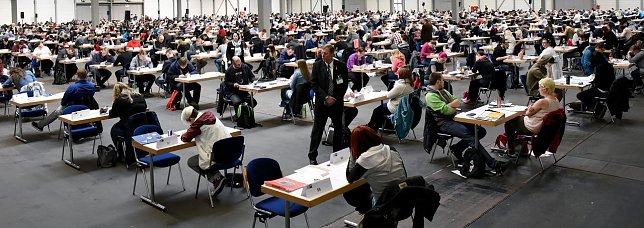 Bild: Rund 2000 Pr&uuml;flinge
