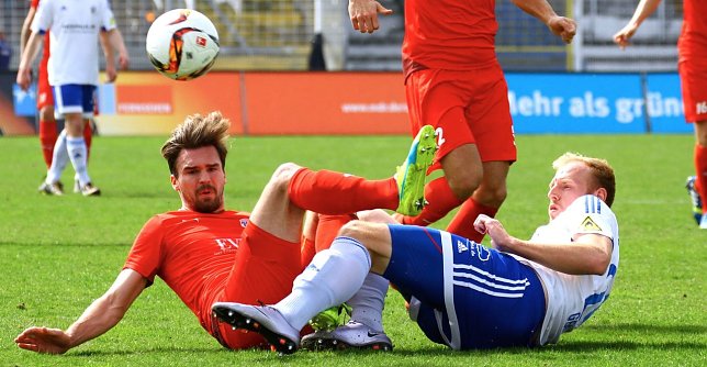 Bild: Spiele gegen Jena waren immer vom Kampf betont - im Wacker-Dress Nils Pichinot
