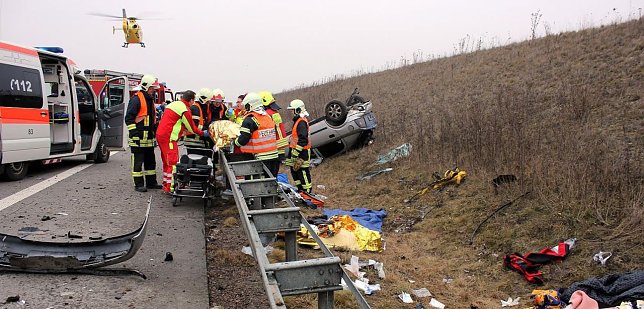 Bild: Zwei Schwerverletzte bei Unfall