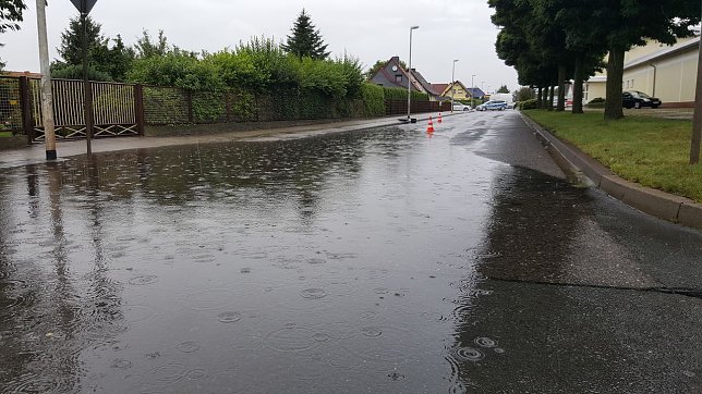 Bild: &Uuml;berschwemmte Stra&szlig;e in Nordhausen