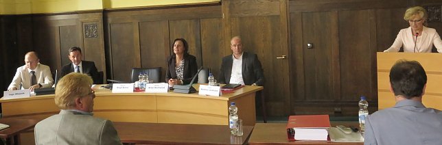 Bild: Blick aufs Podium