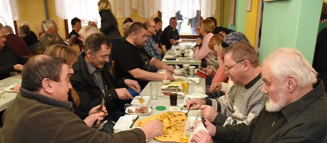 Bild: Auch 2018: Kartoffelscheibenessen in G&ouml;rsbach
