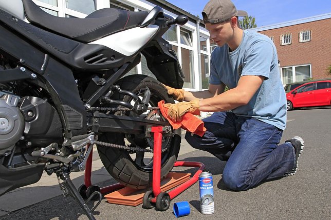 Bild: Vor der ersten Tour im neuen Jahr sollte das Motorrad einmal gr&uuml;ndlich gewartet werden.
