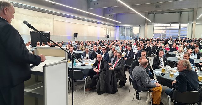 Bild: 450 G&auml;ste waren zum Richtfest gekommen.