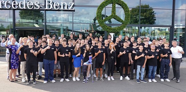 Bild: Gruppenbild mit den "Neuen"