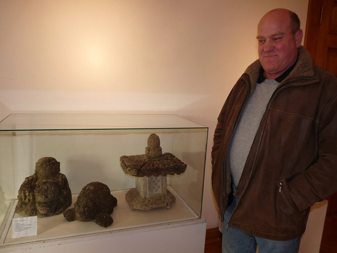 In Keramik und Stein (Foto: Karl-Heinz Herrmann)