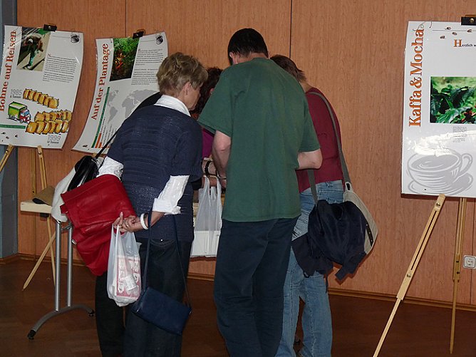 Kaffeeverkostung (Foto: Karl-Heinz Herrmann) Kaffeeverkostung (Foto: Karl-Heinz Herrmann)