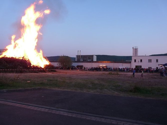 Osterfeuer Event (Foto: Karl-Heinz Herrmann) Osterfeuer Event (Foto: Karl-Heinz Herrmann)