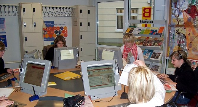 Surfen f&uuml;r die Ausbildung (Foto: AA - Kraft)