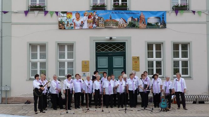 Fliederkrone gesetzt (Foto: privat) Fliederkrone gesetzt (Foto: privat)