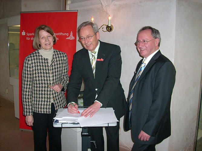 Unterschrift zu Dauerleihvertrag 2 (Foto: Karl-Heinz Herrmann)