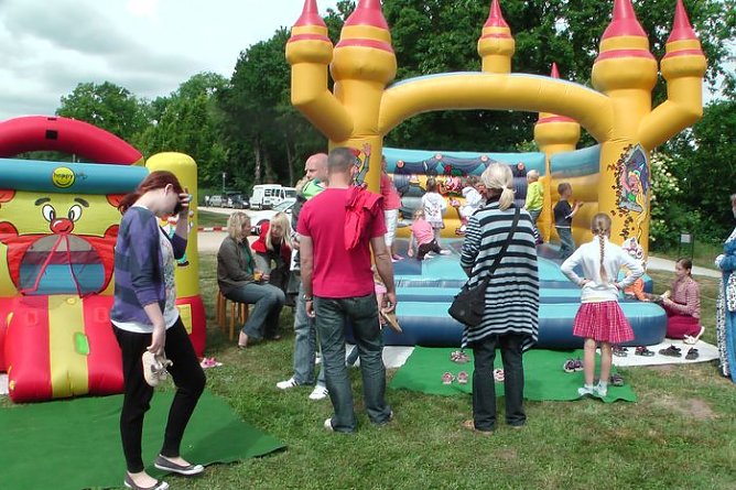 Ritterspiele am Schloss (Foto: Karl-Heinz Herrmann)