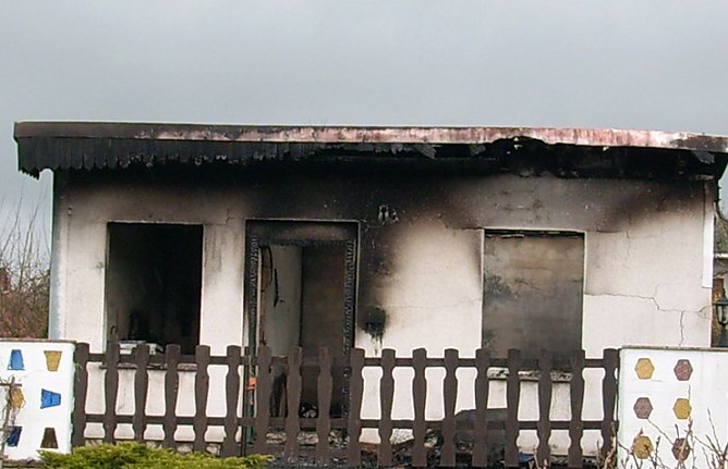Abgebrandter Bungalow (Foto: Karl-Heinz Herrmann)