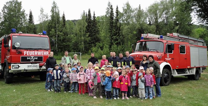 Bei der Feuerwehr (Foto: Kita K&auml;ferland)