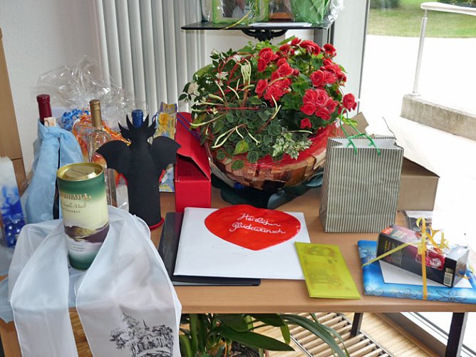 Herzlichen Glückwunsch (Foto: Karl-Heinz Herrmann) Herzlichen Glückwunsch (Foto: Karl-Heinz Herrmann)