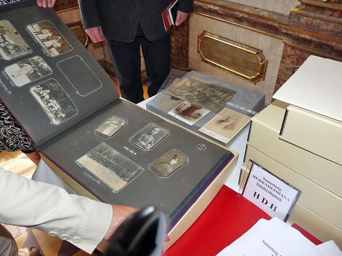 Übergabe der Sammlung Heidenheimiana (Foto: Karl-Heinz Herrmann) Übergabe der Sammlung Heidenheimiana (Foto: Karl-Heinz Herrmann)