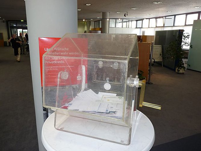 Ziehung Gewinnerin (Foto: Karl-Heinz Herrmann) Ziehung Gewinnerin (Foto: Karl-Heinz Herrmann)