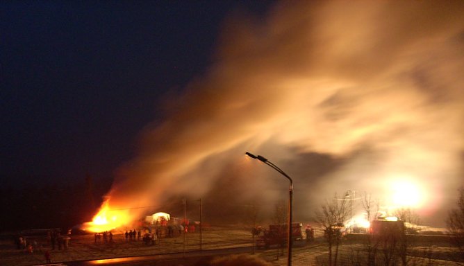Osterfeuer im &Ouml;stertal (Foto: Karl-Heinz Herrmann)