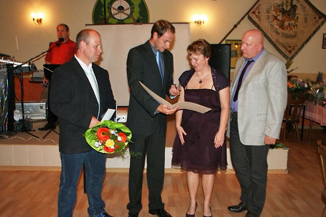 Herzlichen Gl&uuml;ckwunsch (Foto: B. Wollweber)