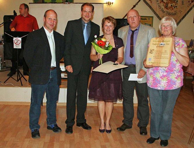 Herzlichen Gl&uuml;ckwunsch (Foto: B. Wollweber)