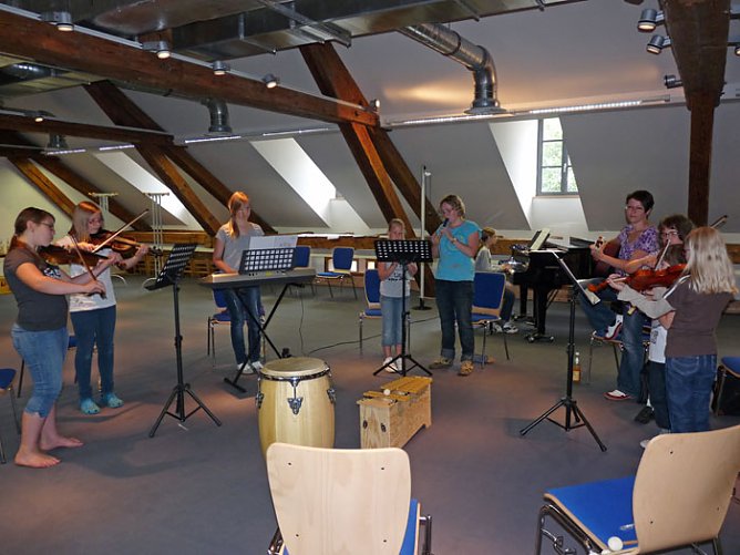 Musizieren und Reiten (Foto: Karl-Heinz Herrmann)