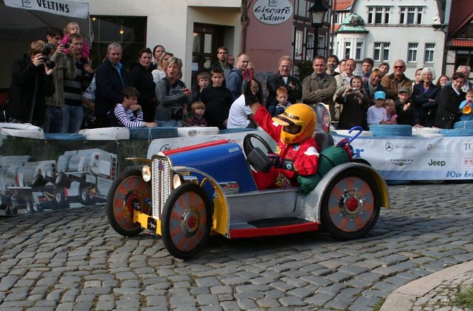 Seifenkistenrennen 2010 (Foto: Hellberg) Seifenkistenrennen 2010 (Foto: Hellberg)