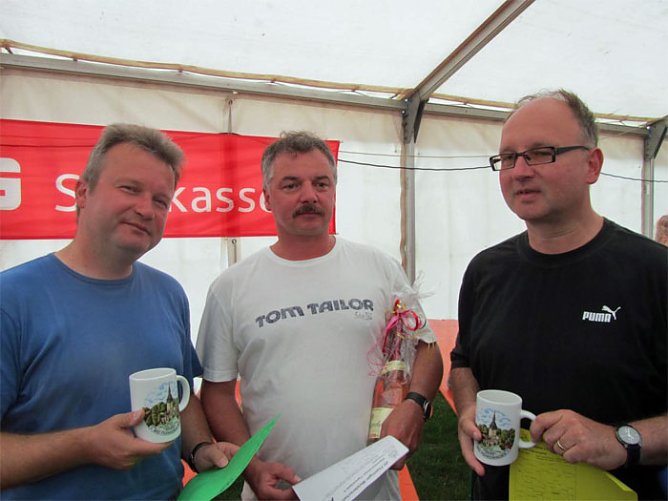 Tagessieger vorgestellt (Foto: Aeroclub Hans Grade e. V.) Tagessieger vorgestellt (Foto: Aeroclub Hans Grade e. V.)