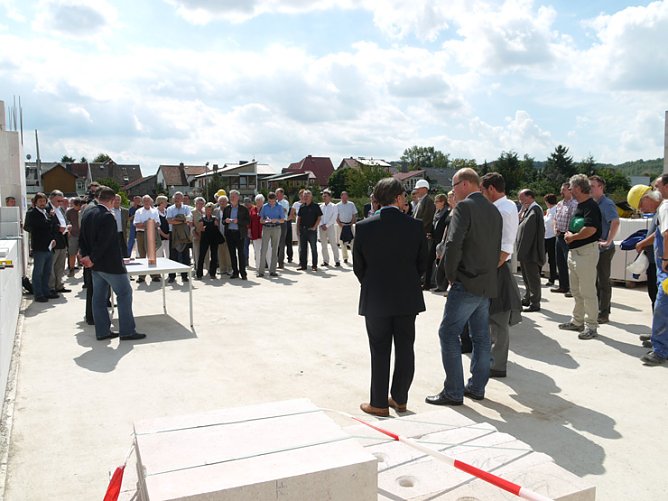 Grundsteinlegung (Foto: Tobias Wendehost) Grundsteinlegung (Foto: Tobias Wendehost)