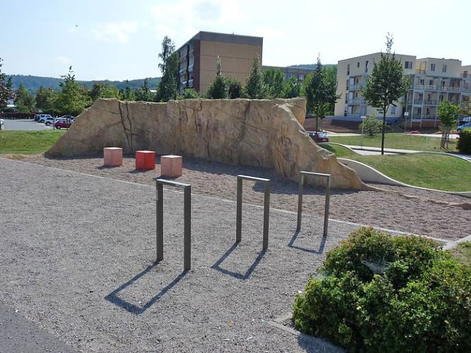 Spielgeräte übergeben (Foto: Karl-Heinz Herrmann) Spielgeräte übergeben (Foto: Karl-Heinz Herrmann)