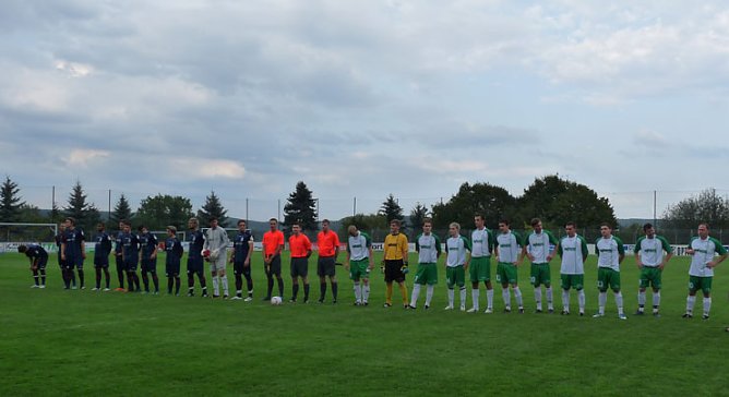 Rot-Weiß Erfurt gegen Eintracht Sondershausen (Foto: Karl-Heinz Herrmann) Rot-Weiß Erfurt gegen Eintracht Sondershausen (Foto: Karl-Heinz Herrmann)
