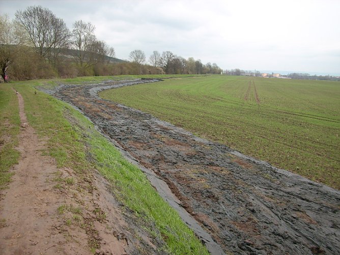 Schlamm am Unstrutradweg (Foto: Karl-Heinz Herrmann)