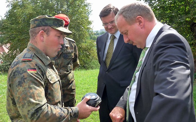 Innenminister bei Bundeswehr (Foto: Karl-Heinz Herrmann)